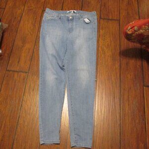 Celebrity PInk Mid Rise Skinny Jeans Size 15/32